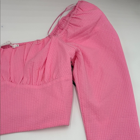 ASTR The Label Long Sleeve Sweetheart Neck Crop Top in Pink - Picture 2 of 7